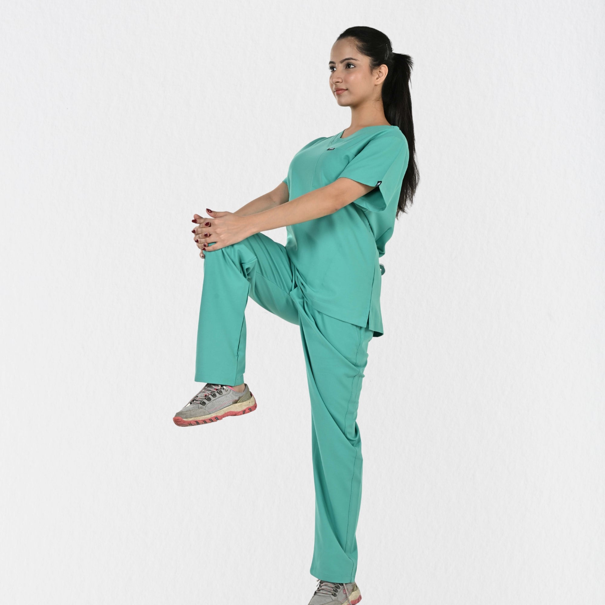 Alleda UltraFlex women's surgical green scrub set full outfit — tailored women's fit top and bottom, best women's surgical scrubs India 2025 2026
